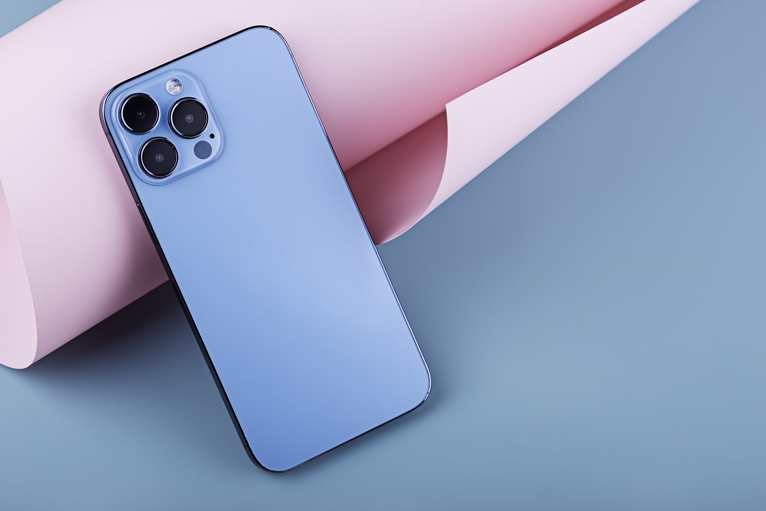 elegant-smartphone-composition (1)
