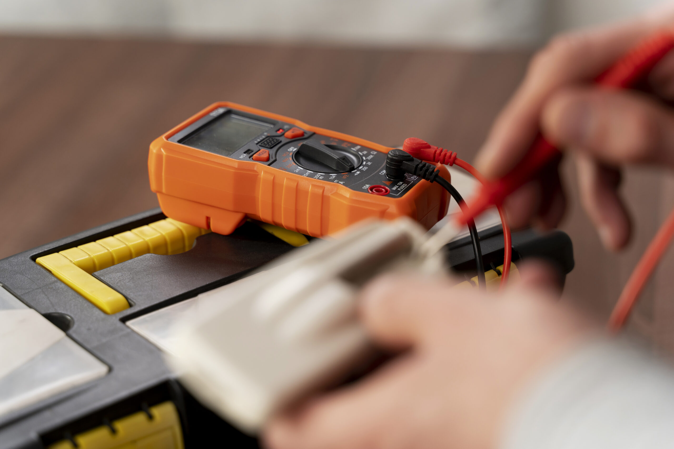 service-maintenance-worker-repairing (1)