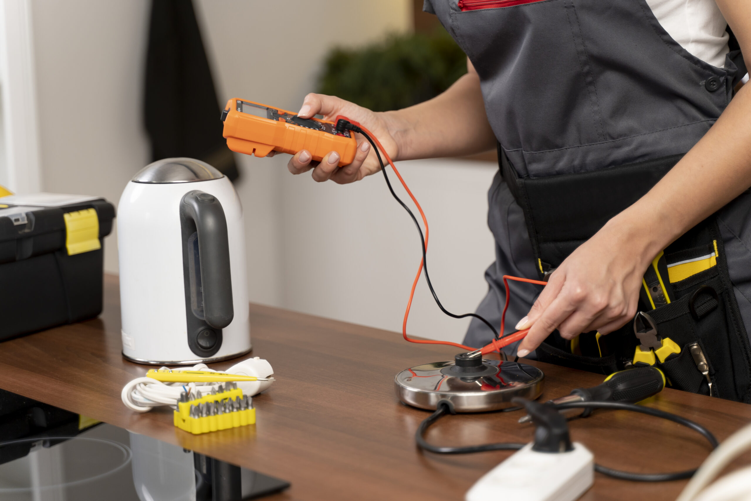 service-maintenance-worker-repairing