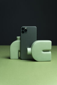 smartphone-device-with-minimalist-monochrome-background