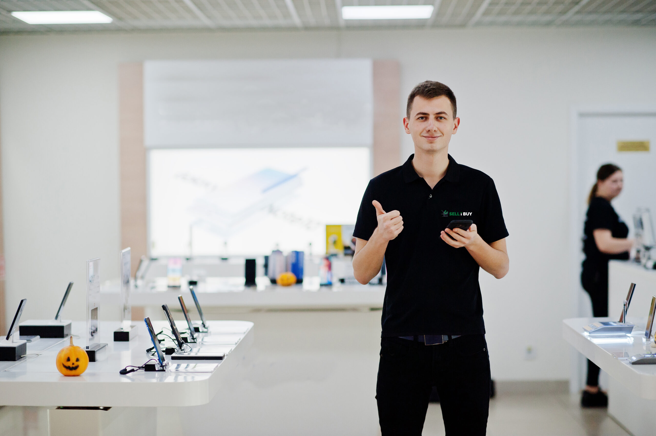 Seller man mobile phone professional consultant in tech store or